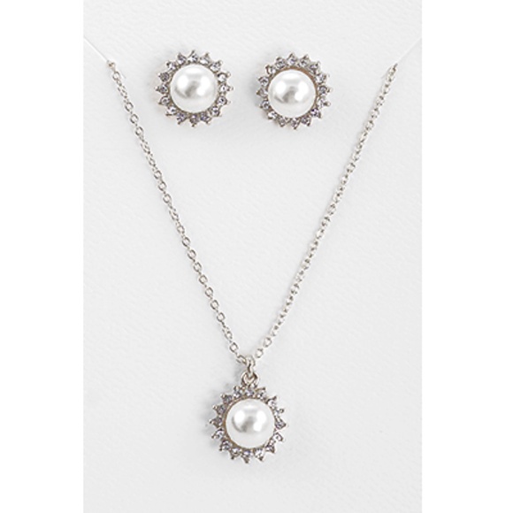 CZ Pear & Round Pearl Necklace Set - Picture 1 of 2